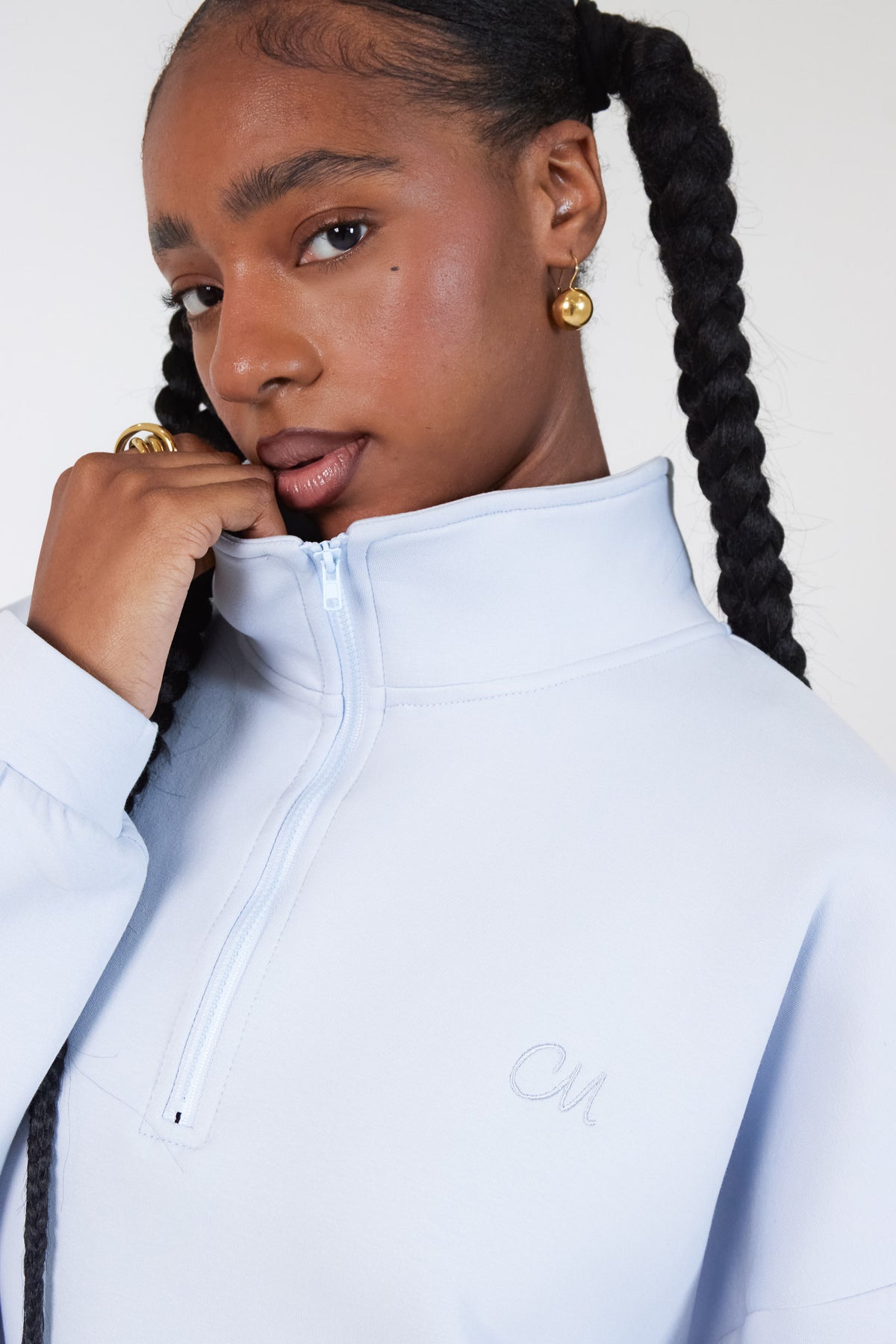 Sudadera cómoda con cremallera gris oscuro