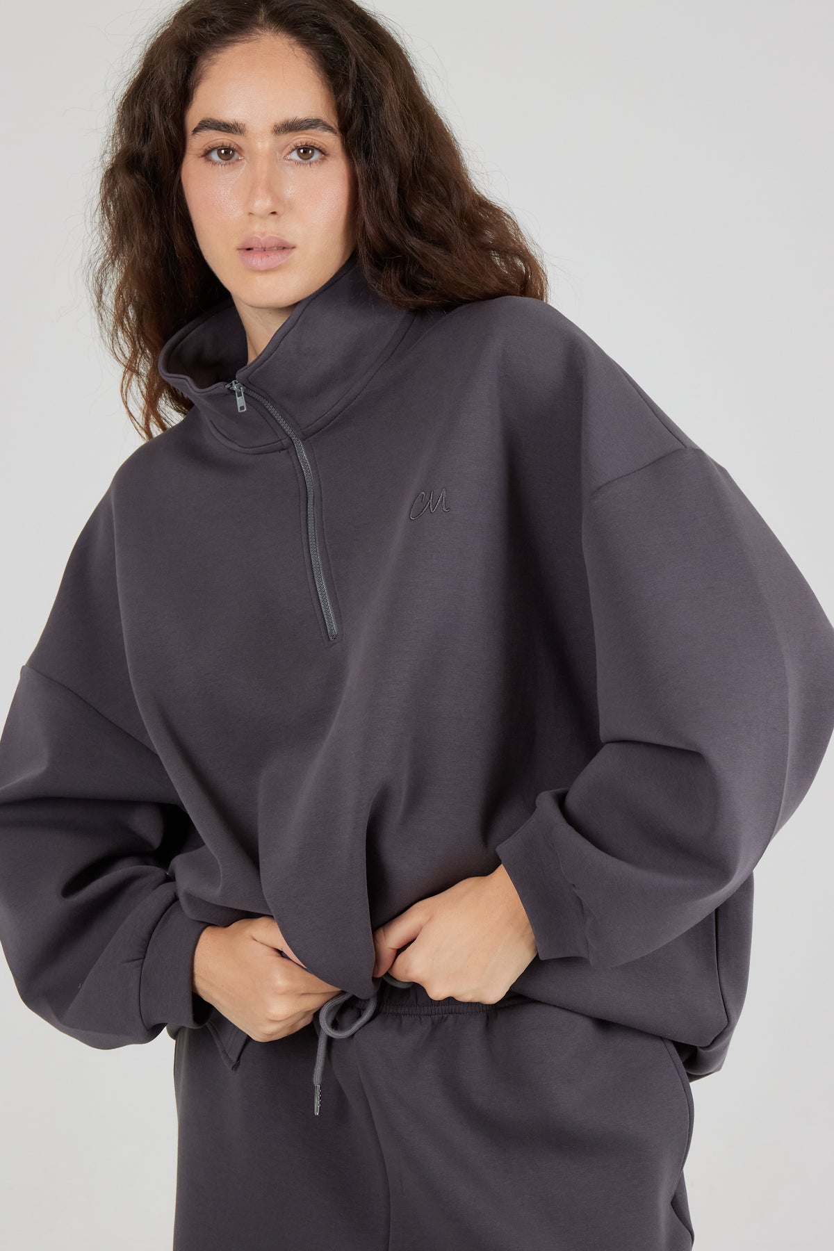 Sudadera con cremallera cómoda en gris antracita