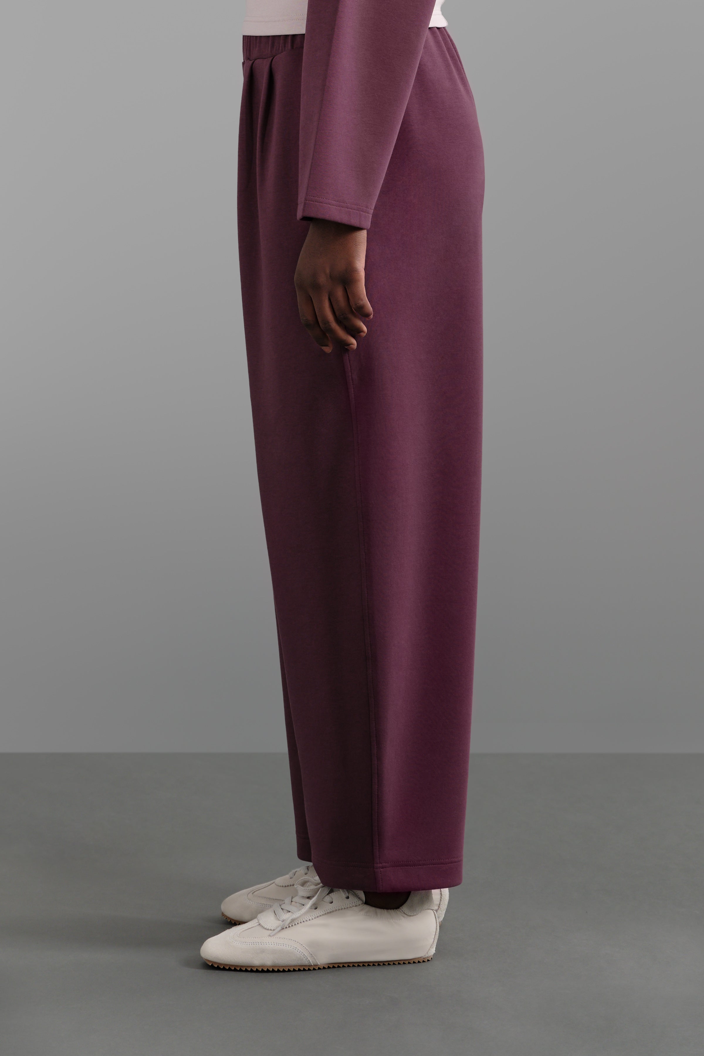 Le Pantalon Comfy Capsule Aubergine