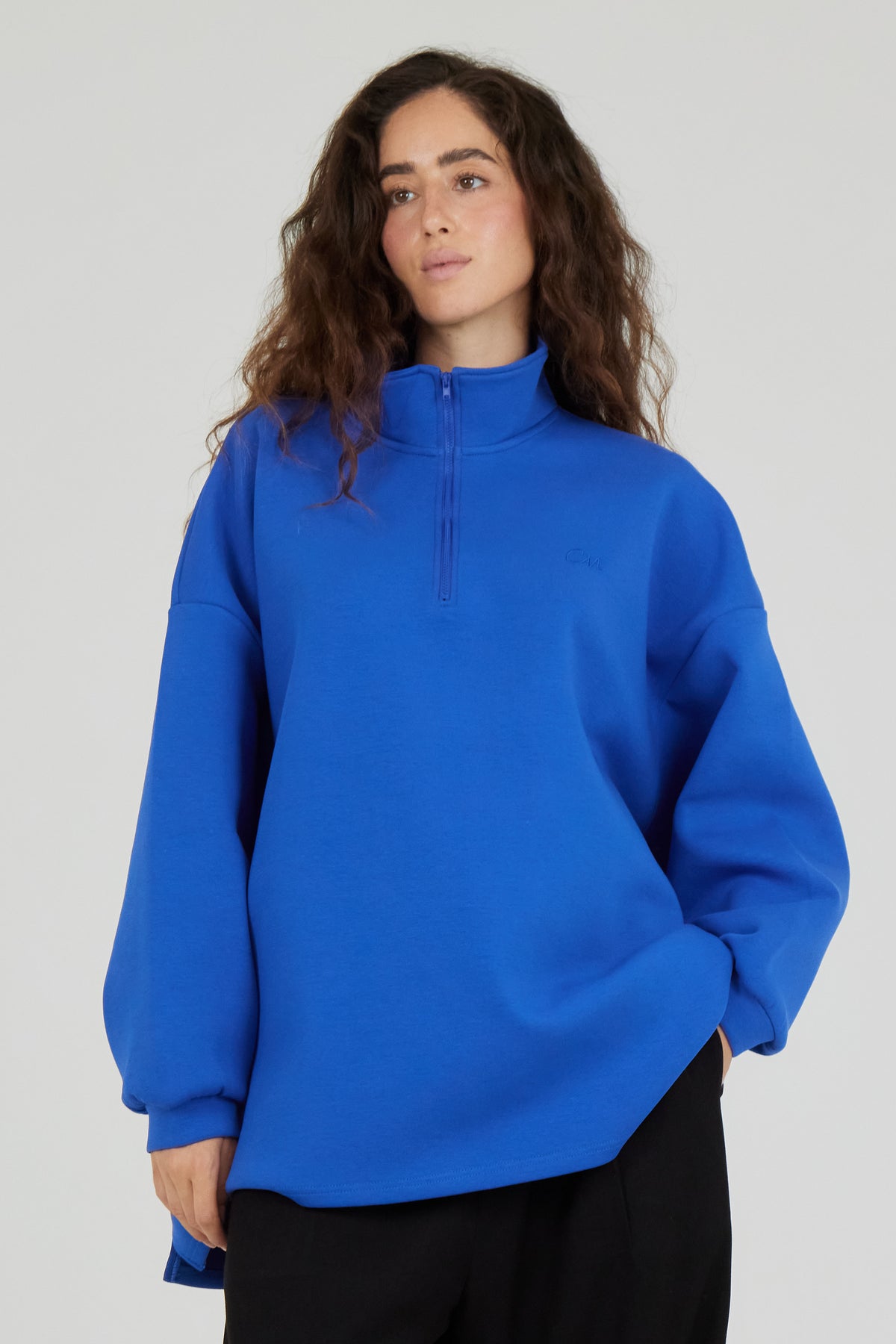Sudadera cómoda con cremallera gris oscuro