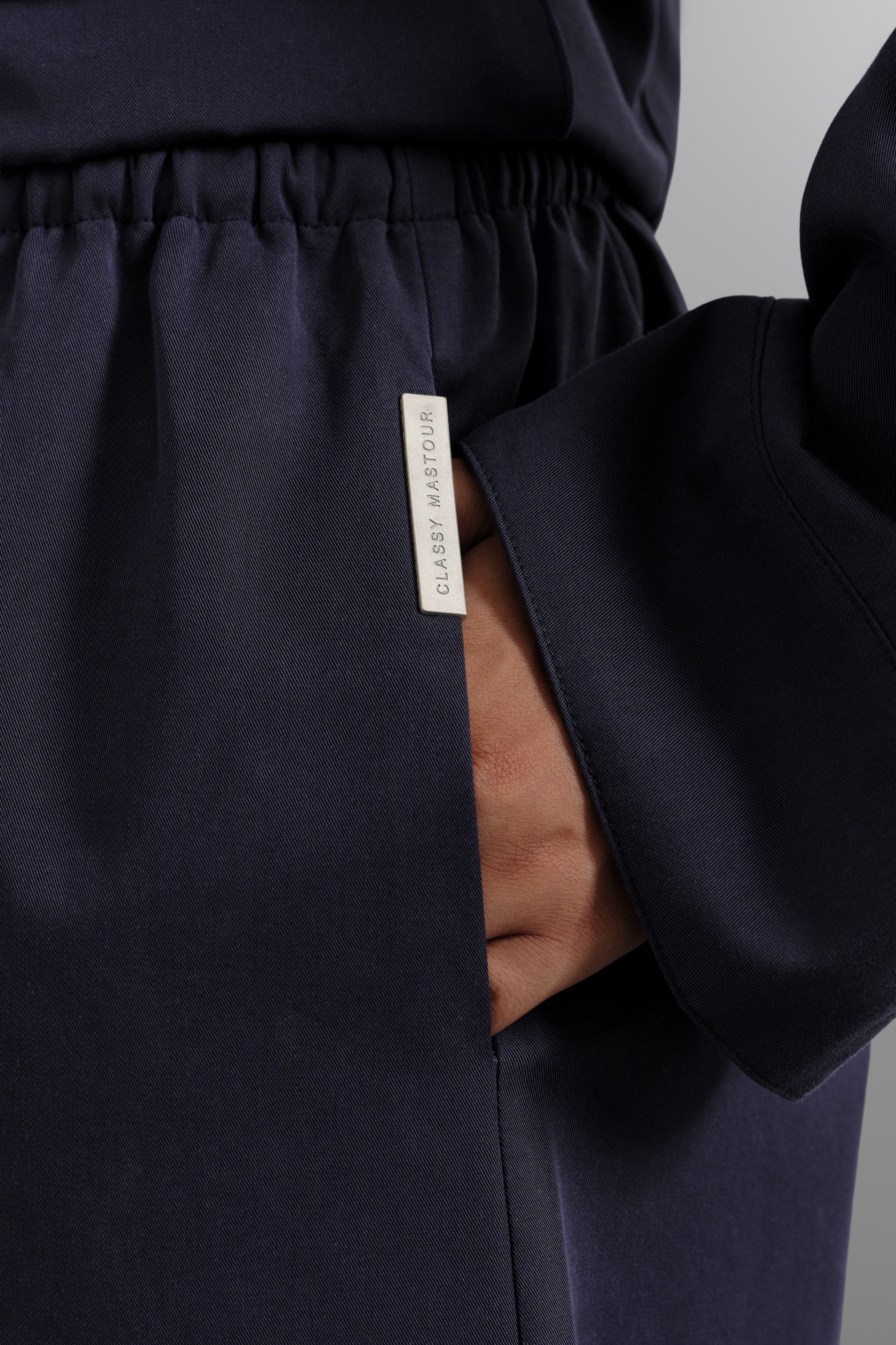 Le Pantalon Minimal Bleu Nuit