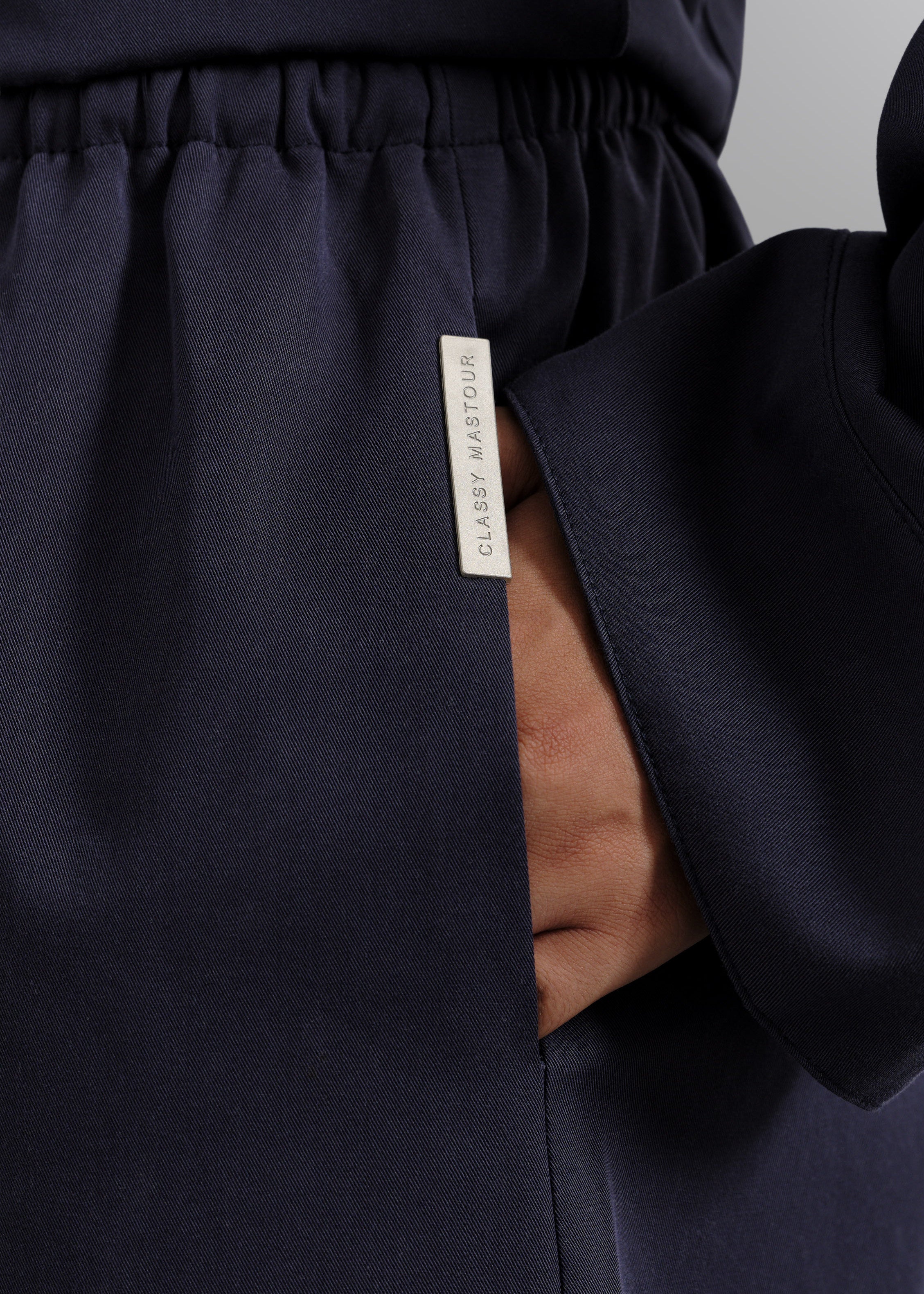 Le Pantalon Minimal Bleu Nuit