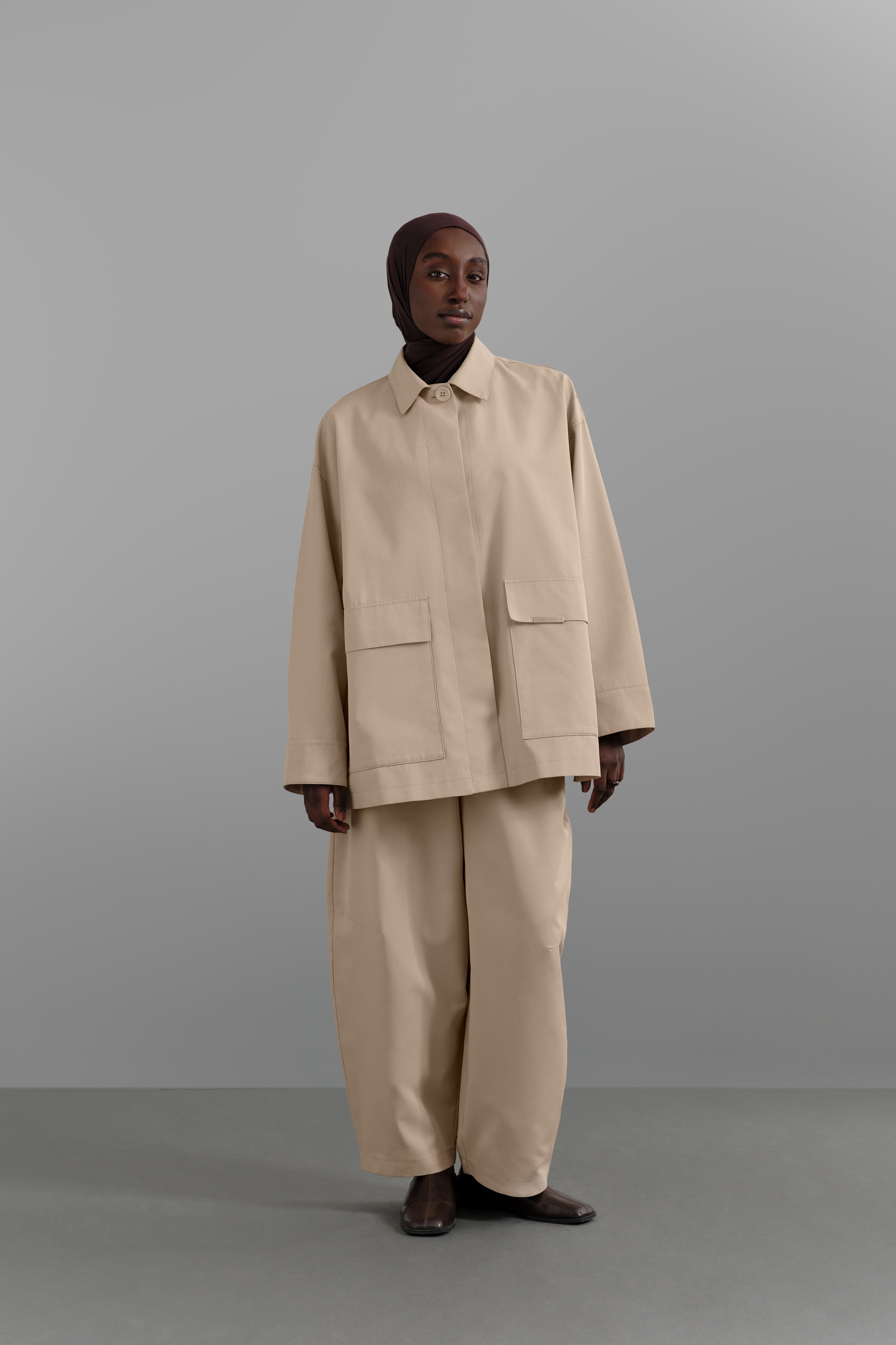 La falda beige KOTON