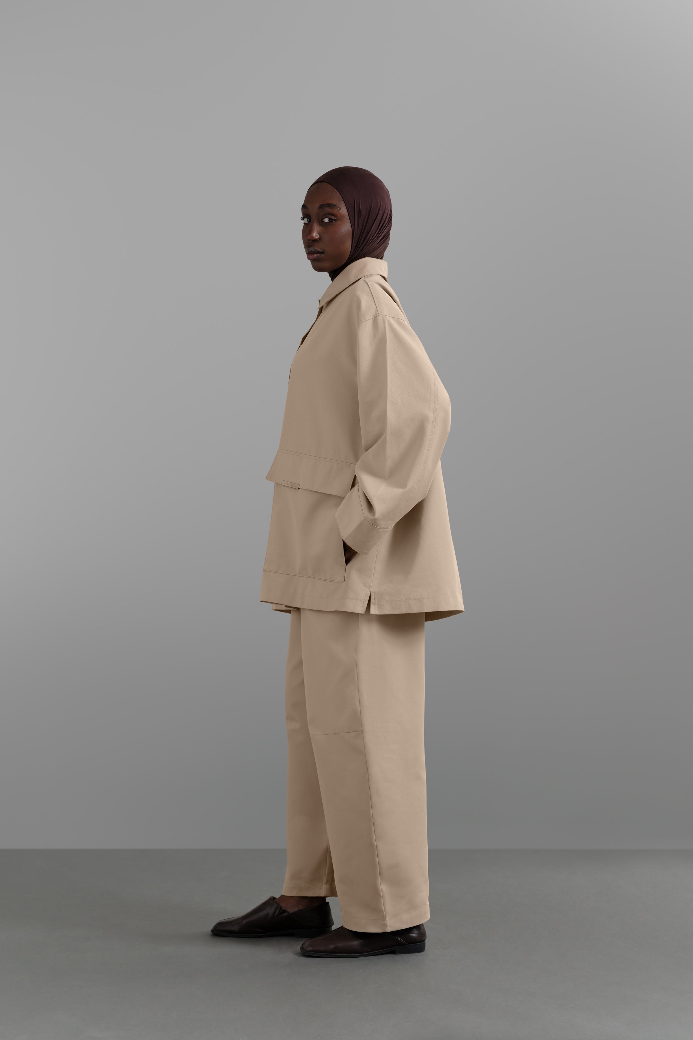 La falda beige KOTON