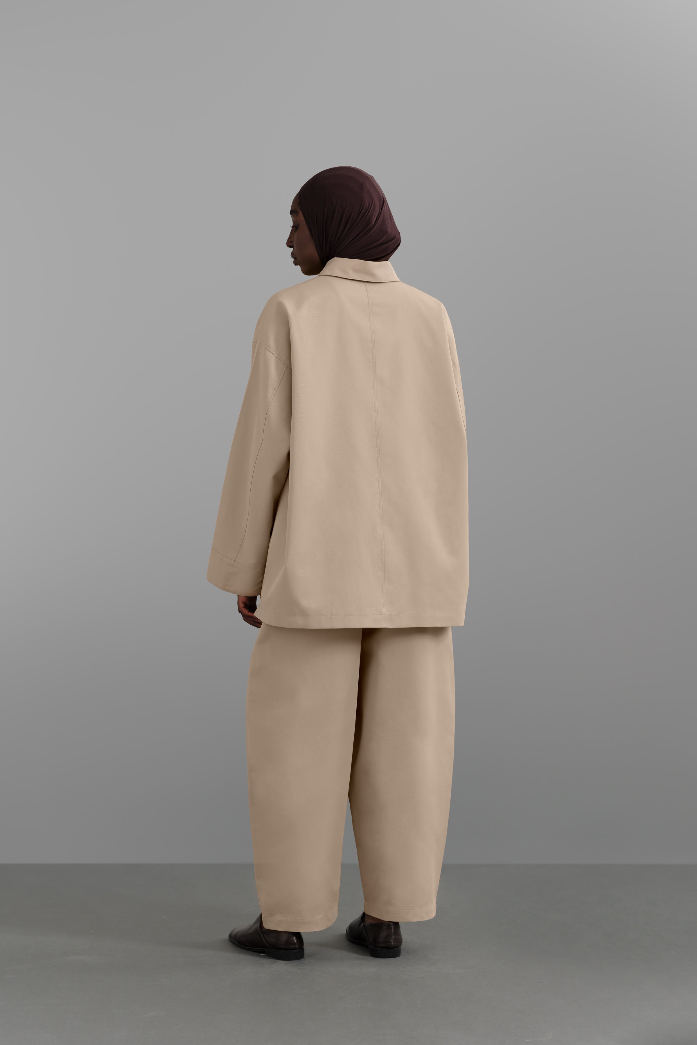 La falda beige KOTON