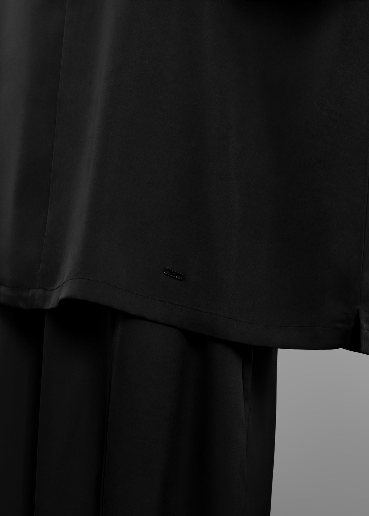 The Signature Black/Black T-shirt