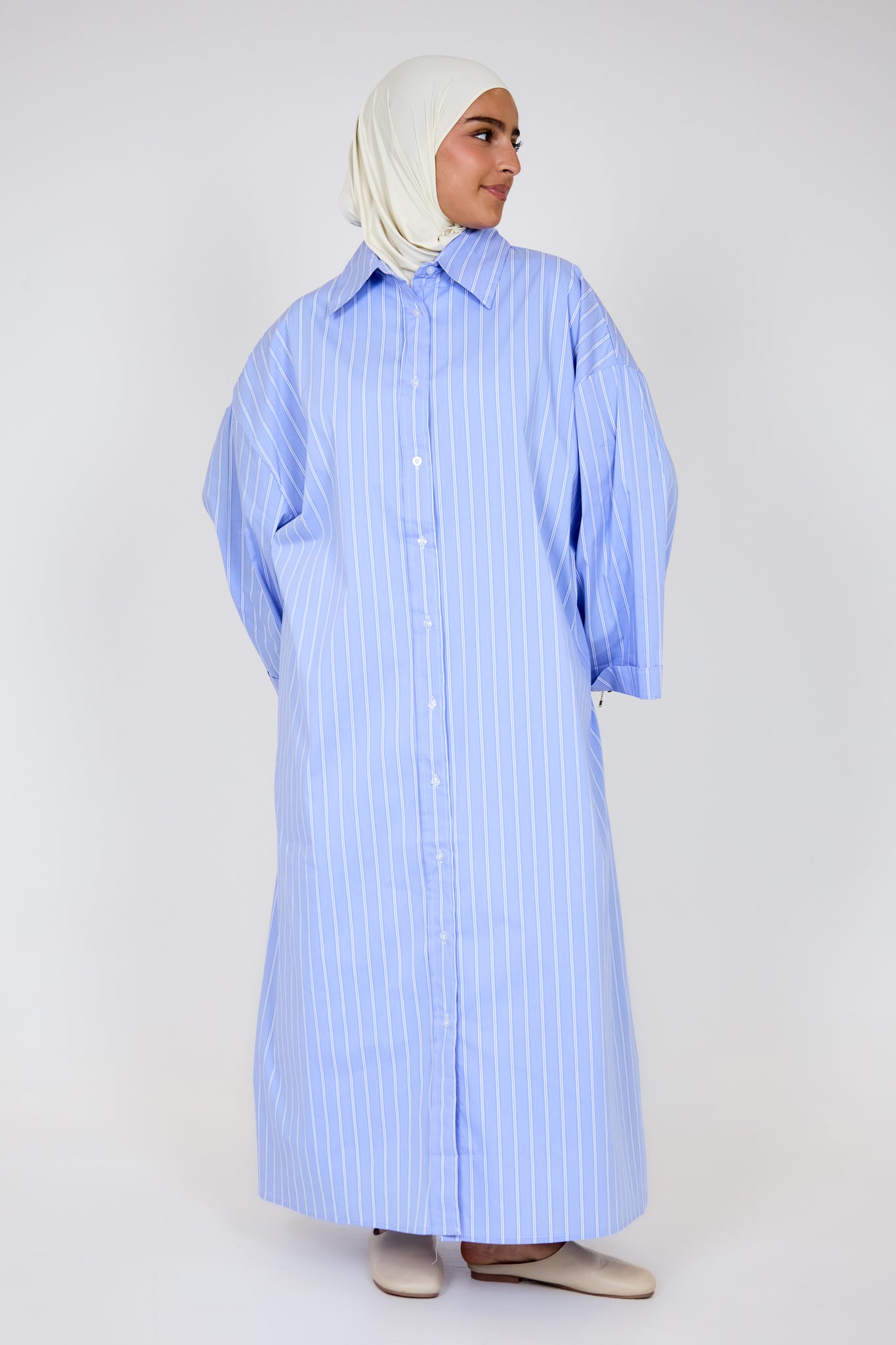 El vestido de línea azul oscuro